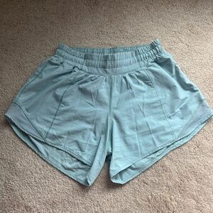 Lululemon Hotty Hot Shorts (Size:4/Length: 4”)